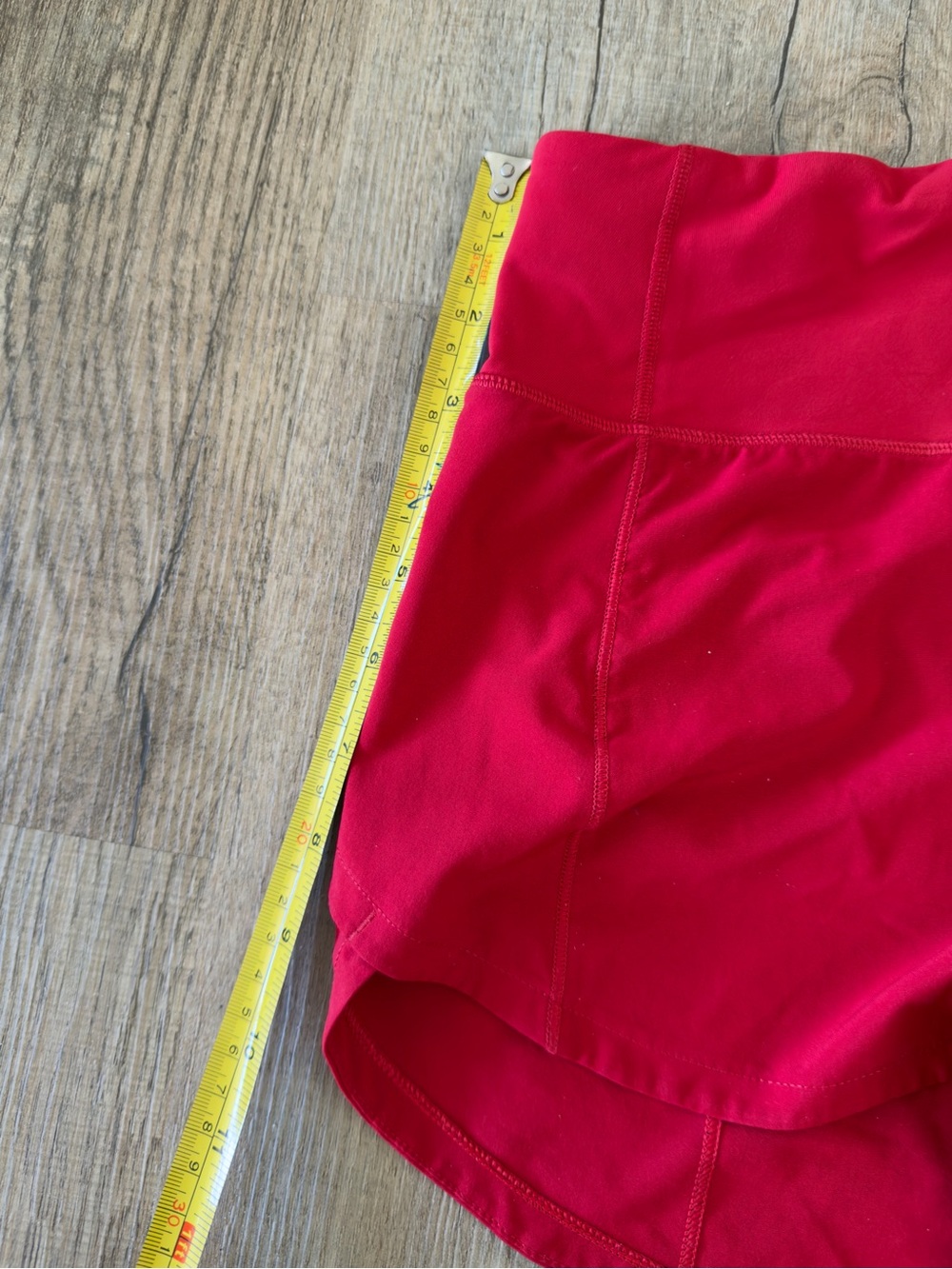 Lululemon Athletica Speed up Mid-rise 4” Lined shorts in vibrant red color - Picture 4 of 11